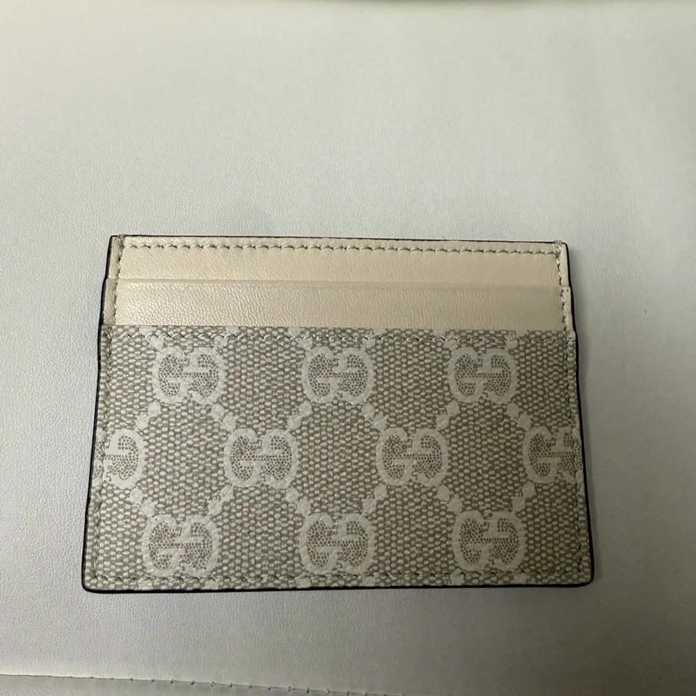Gucci Ivory and Taupe Card Holder - Picture 2 of 3